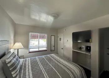 Lee Vining Motel hotel thumbnail 7