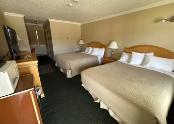 Travelodge by Wyndam Chetwynd hotel thumbnail 3
