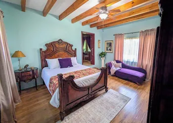Uhuburg Castle hotel thumbnail 6