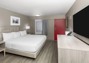 Ramada By Wyndham Kenner/New Orleans Airport South hotel thumbnail 6
