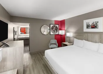 Ramada By Wyndham Kenner/New Orleans Airport South hotel thumbnail 7