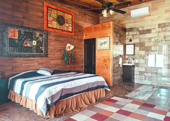 Jimmy & Yudy's place hotel thumbnail 5