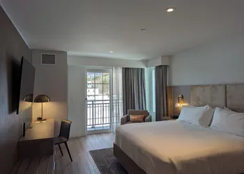 Hotel Indigo North Conway by IHG hotel thumbnail 7