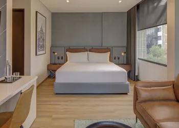 Ubicuo Mexico City hotel thumbnail 7