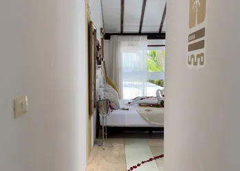 The Yak Lake House Hostal Bacalar hotel thumbnail 4