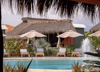Lú Veé Oasis hotel thumbnail 2