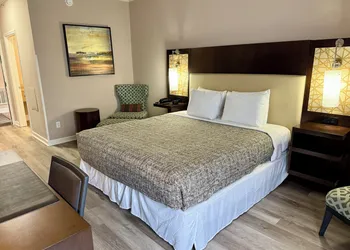 Coastal Comfort Hotel hotel thumbnail 5