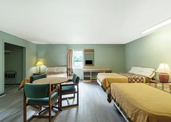 Capital O Parker Motel Clute Jackson Tx 332 hotel thumbnail 5
