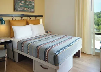 Moxy Fayetteville hotel thumbnail 6