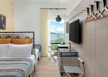 Moxy Fayetteville hotel thumbnail 8