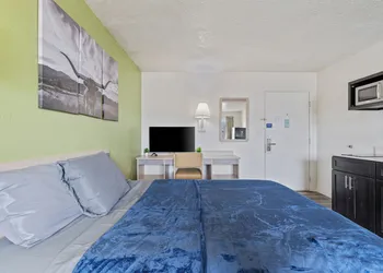 Evanston Inn Extended Stay hotel thumbnail 5