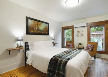 The Commercial Hotel hotel thumbnail 3