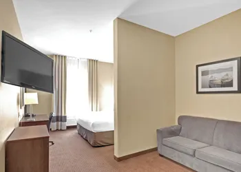 Duvernay Inn & Suites hotel thumbnail 6