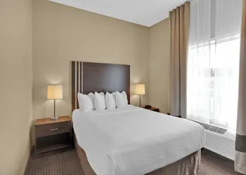 Duvernay Inn & Suites hotel thumbnail 8