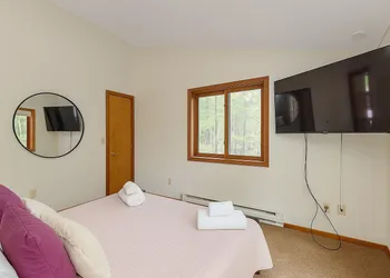 Poconos Hideaway - Woods & Wildlife hotel thumbnail 3