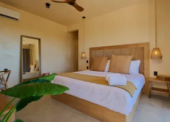 Casa Cambria hotel thumbnail 2