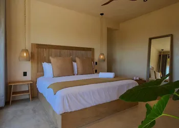 Casa Cambria hotel thumbnail 3