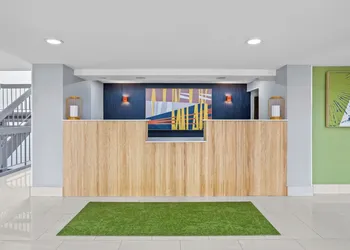 Spark by Hilton Des Plaines Chicago O'Hare hotel thumbnail 2