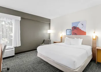 Spark by Hilton Des Plaines Chicago O'Hare hotel thumbnail 5