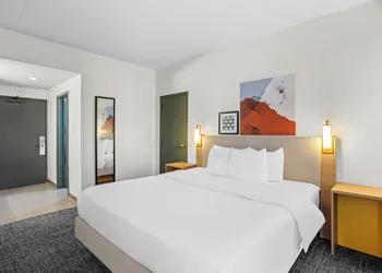 Spark by Hilton Des Plaines Chicago O'Hare hotel thumbnail 6