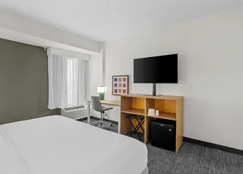 Spark by Hilton Des Plaines Chicago O'Hare hotel thumbnail 7