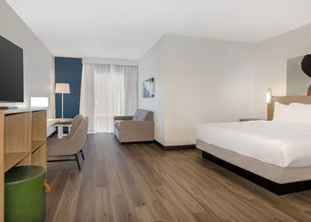 Spark By Hilton Montreal Midtown hotel thumbnail 7