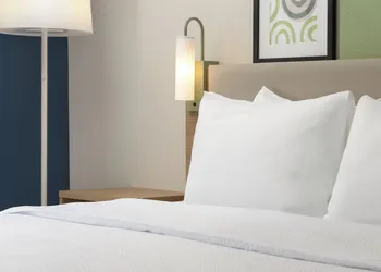Spark By Hilton Montreal Midtown hotel thumbnail 8