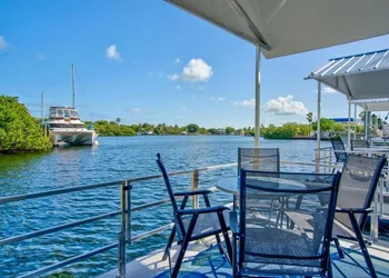Aqua Lodges at Key Colony hotel thumbnail 6
