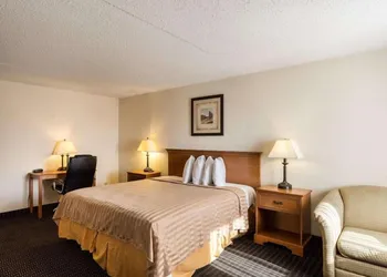 Sunrise Inn & Suites hotel thumbnail 4