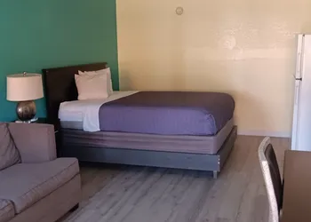 Sunrise Inn & Suites hotel thumbnail 6