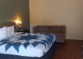 Sunrise Inn & Suites hotel thumbnail 7