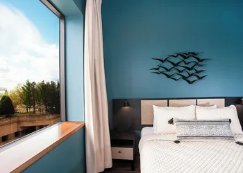 The Intrepid hotel thumbnail 2