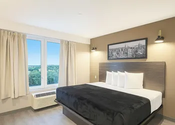 LIV Hotel Bronx - Newly Built hotel thumbnail 6