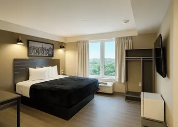 LIV Hotel Bronx - Newly Built hotel thumbnail 7