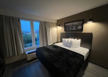 LIV Hotel Bronx - Newly Built hotel thumbnail 8