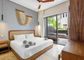 Amira District hotel thumbnail 3