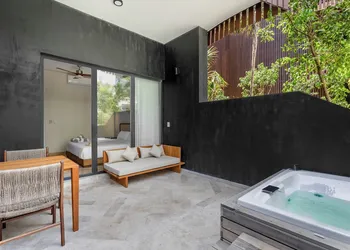 Amira District hotel thumbnail 7