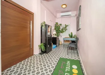 Room 1 - Stylish Accessible Suite hotel thumbnail 2