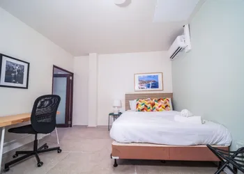 Room 1 - Stylish Accessible Suite hotel thumbnail 5