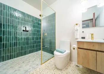 Room 1 - Stylish Accessible Suite hotel thumbnail 7