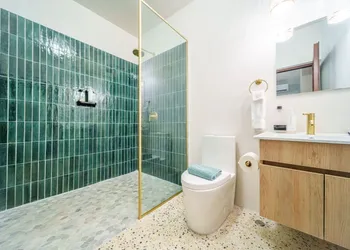 Room 1 - Stylish Accessible Suite hotel thumbnail 7