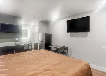Value Suites Extended Stay hotel thumbnail 5