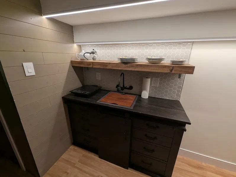Beamsville Rustic Modern Suites hotel detail image 2