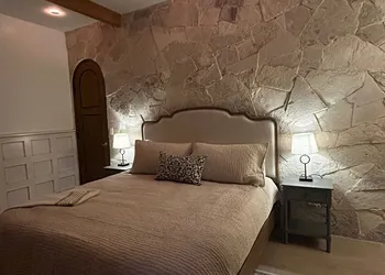 Chateau Del Valle hotel thumbnail 8