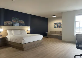 La Quinta Inn & Suites By Wyndham Jackson hotel thumbnail 8