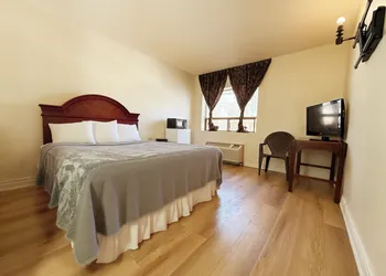 Idlewood Inn hotel thumbnail 4