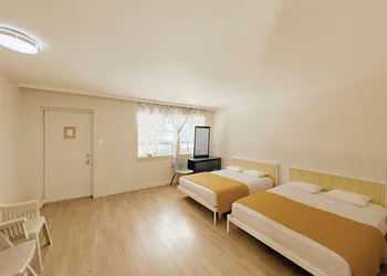 Idlewood Inn hotel thumbnail 5