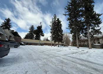 Idlewood Inn hotel thumbnail 7