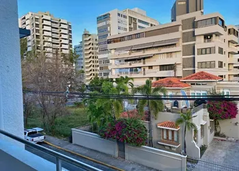 Breathtaking 2-Br Beachside Apartment hotel thumbnail 8