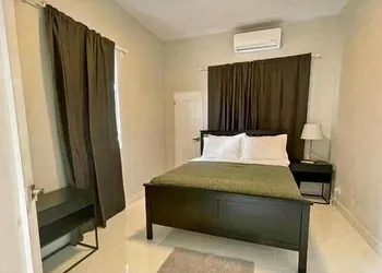 Stunning 3-Bedroom Beachside Apartment hotel thumbnail 2